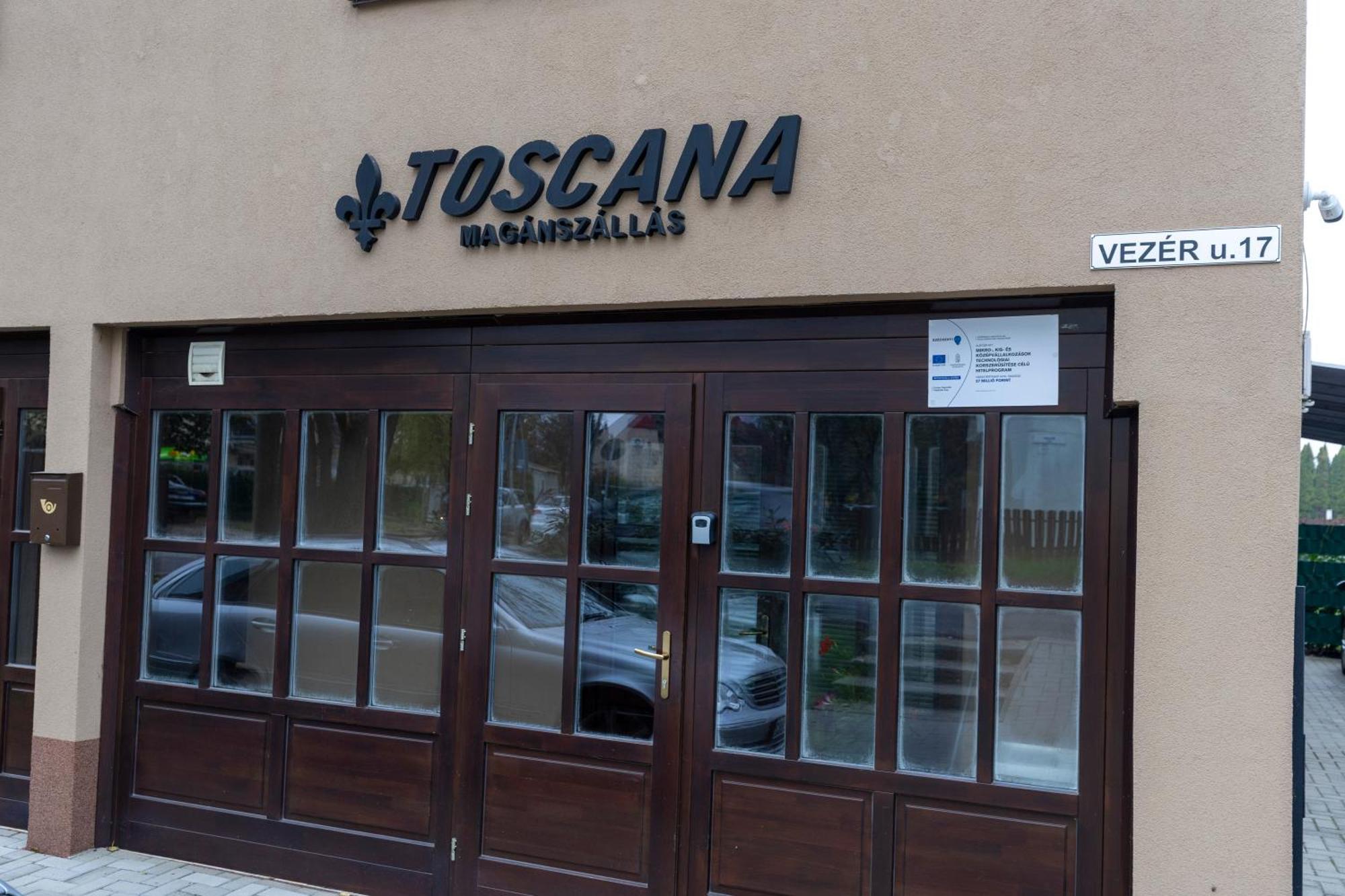 Toscana Debrecen Dış mekan fotoğraf